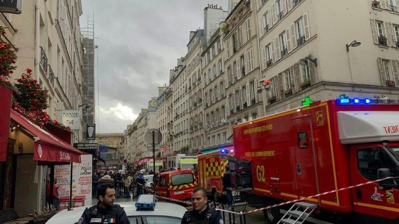 Homem detido por tiroteio que matou três pessoas em Paris afirma que agiu por racismo