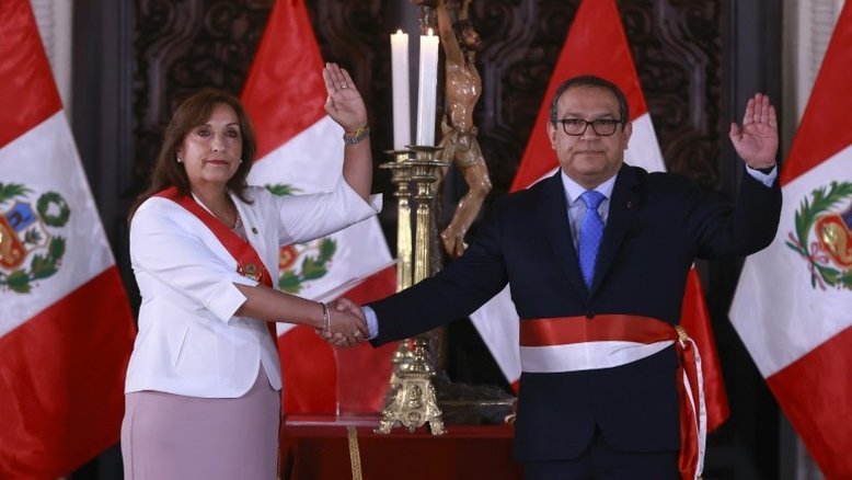 Presidente do Peru renova ministros após reduzir tempo de mandato