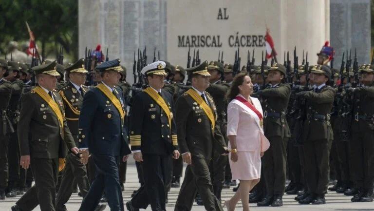 Forças Armadas do Peru foram decisivas para frustrar tentativa de golpe