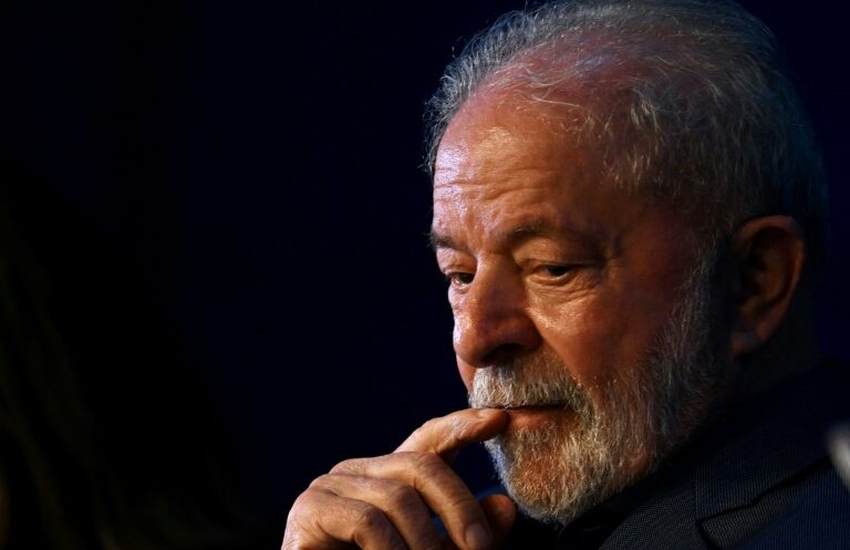 Luiz Inácio Lula da Silva participa da sessão de encerramento do grupo de transição em Brasília, em 13 de dezembro de 2022 - AFP