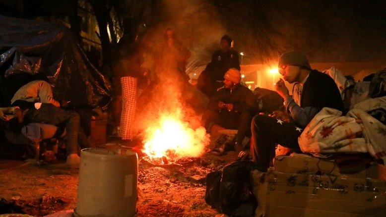 Suprema Corte dos EUA mantém norma sanitária que permite expulsar migrantes