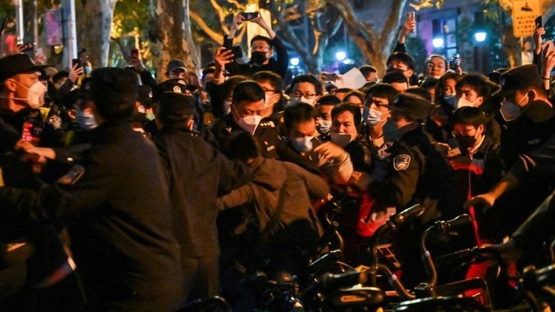 Especialistas observam manifestações em Irã e China com cautela