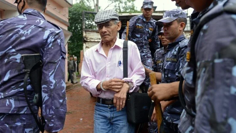 Tribunal do Nepal ordena soltura do assassino em série Charles Sobhraj, o 
