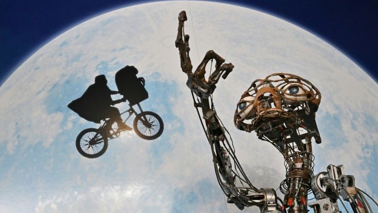 Boneco original de E.T. é leiloado por US$ 2,6 milhões nos EUA