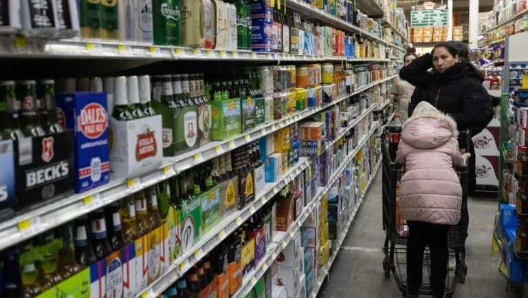 Inflação e consumo desaceleram em novembro nos EUA