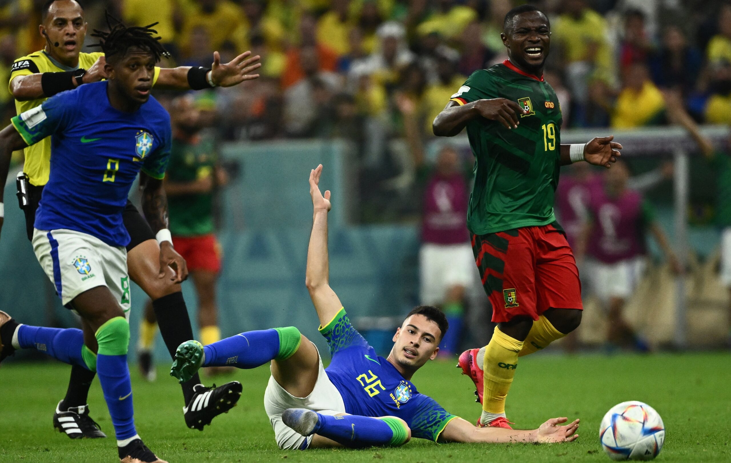 Pouco inspirado, Brasil perde para Camarões com gol nos acréscimos