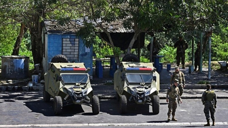 HRW denuncia violações dos direitos humanos sob regime de exceção em El Salvador