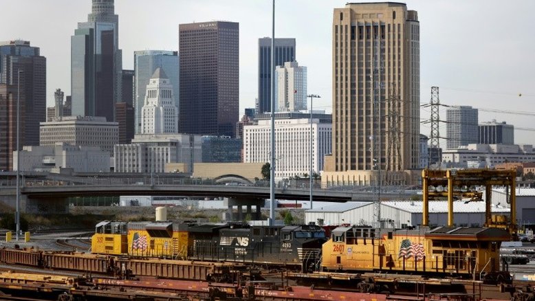 Congresso dos EUA adota lei para evitar greve ferroviária