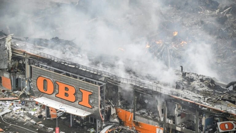 Grande incêndio em shopping perto de Moscou deixa 1 morto