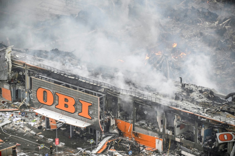 Grande incêndio em shopping perto de Moscou deixa 1 morto