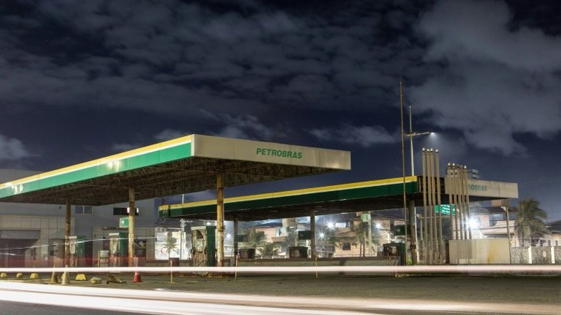 Gasolina fica 1,21% mais barata em julho; etanol também recua na 2ª quinzena, aponta Ticket Log