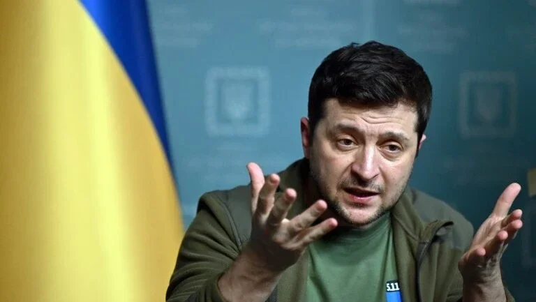 Biden reafirma apoio à Ucrânia em conversa com Zelensky