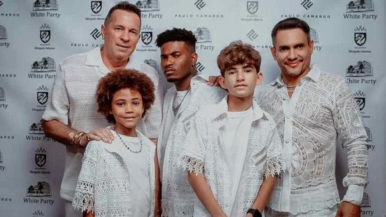 Madonna inspira designer brasileiro Paulo Camargo a adotar em diferentes países