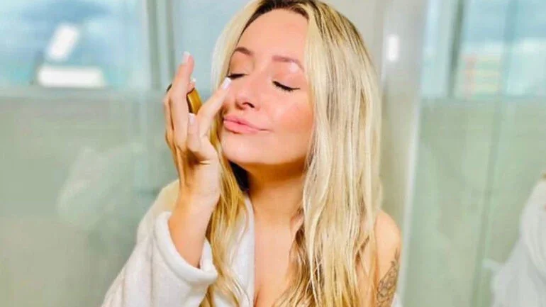 Influenciadora Madú Avila cita dicas simples para manter pele saudável no verão