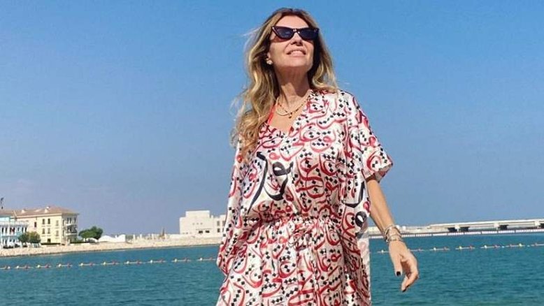 Mulher de Galvão Bueno curte praia e clima de lua de mel no Catar