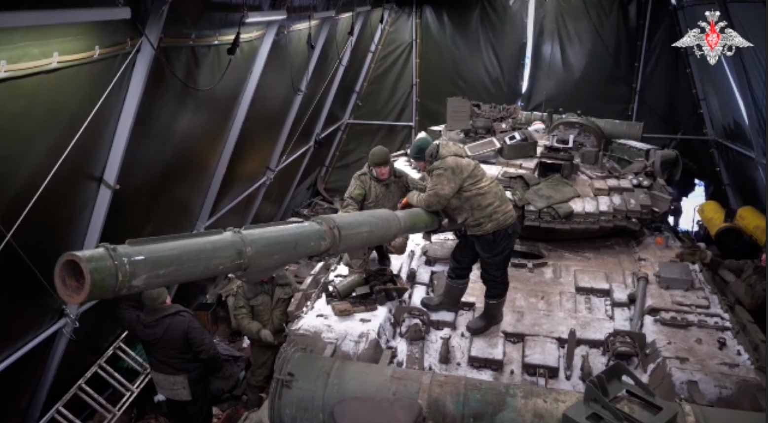 VÍDEO: Como são reparados os tanques e outros equipamentos militares entre as batalhas na guerra da Ucrânia 5 VÍDEO: Como são reparados os tanques e outros equipamentos militares entre as batalhas na guerra da Ucrânia