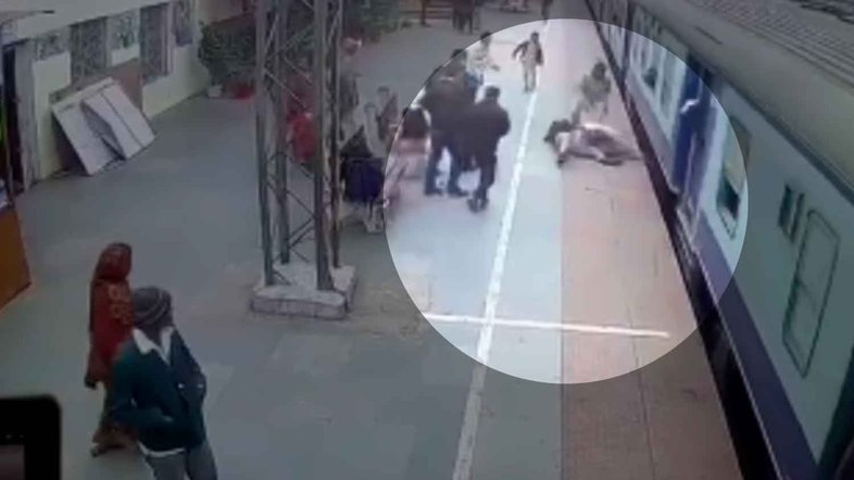VÍDEO: Passageiro quase causa uma tragédia ao entrar em trem em movimento