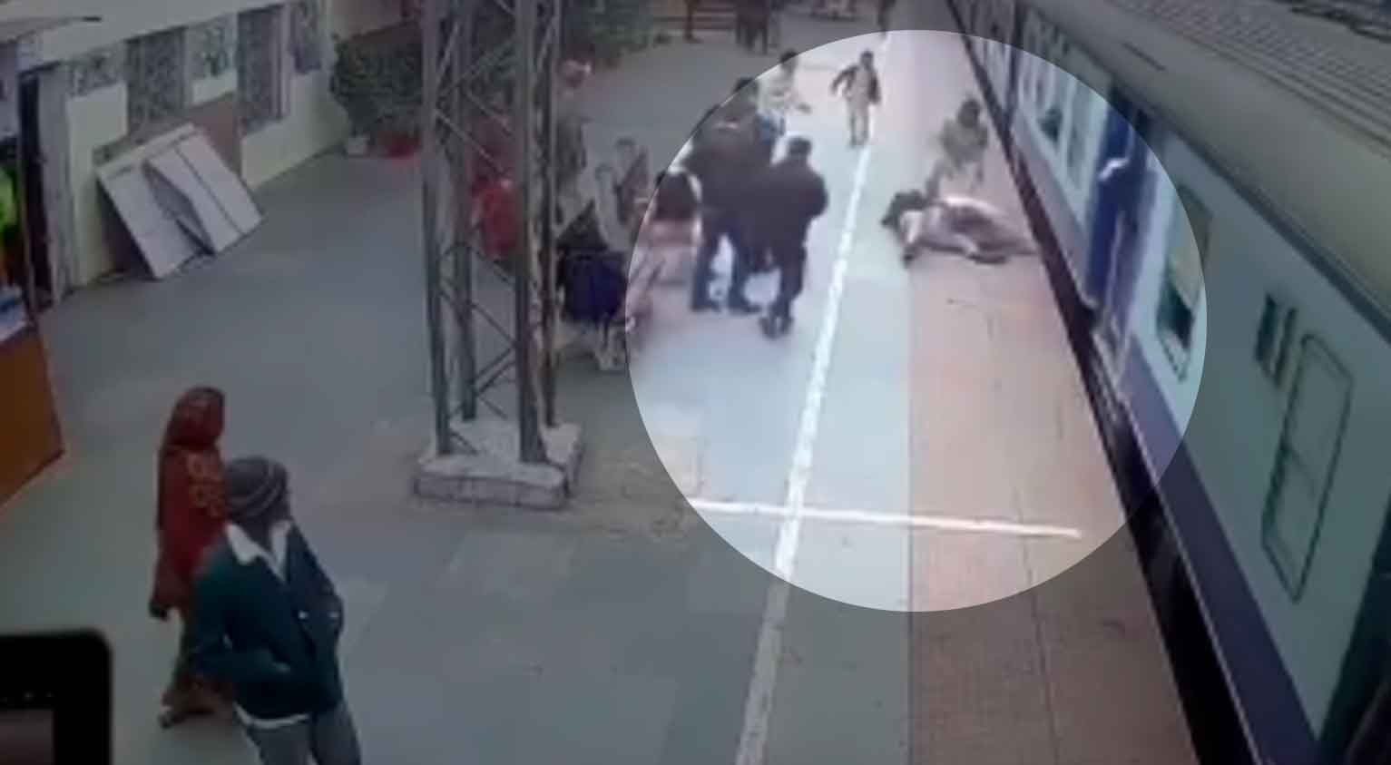 VÍDEO: Passageiro quase causa uma tragédia ao entrar em trem em movimento
