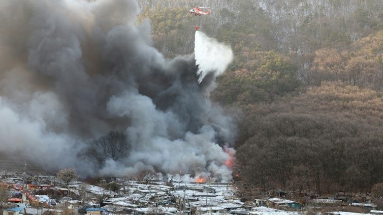 Incêndio em periferia de Seul obriga retirada de 500 pessoas
