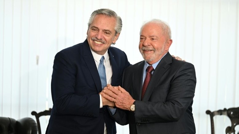 Argentina se solidariza com Lula e apoia democracia no Brasil