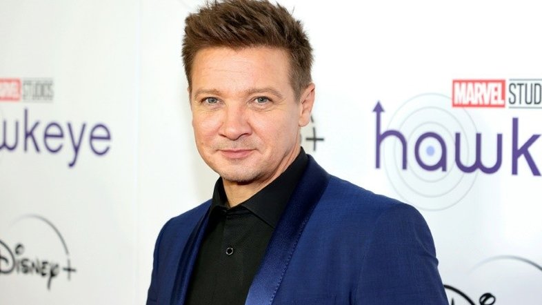 Ator Jeremy Renner, o Gavião Arqueiro dos 'Vingadores', sofre acidente e quadro é crítico