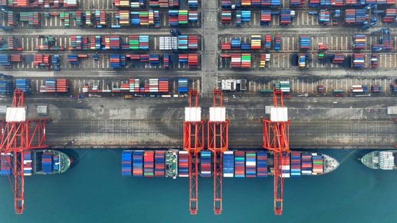 Importações e exportações chinesas caem em dezembro