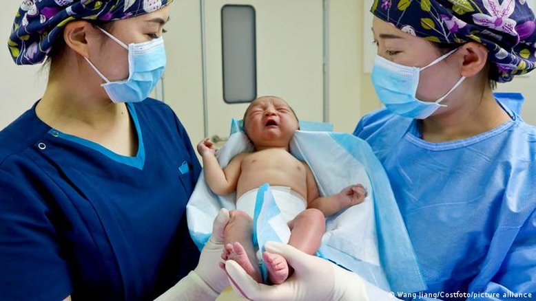 China anuncia primeiro declínio populacional desde 1961