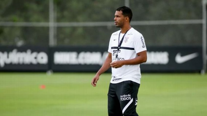 Jogadores do Corinthians falam sobre mudanças táticas propostas por Fernando Lázaro