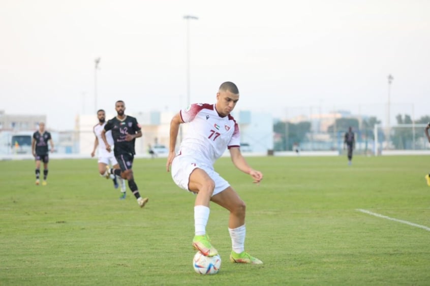 Jovem atacante brasileiro celebra gols e bom momento no futebol dos Emirados Árabes