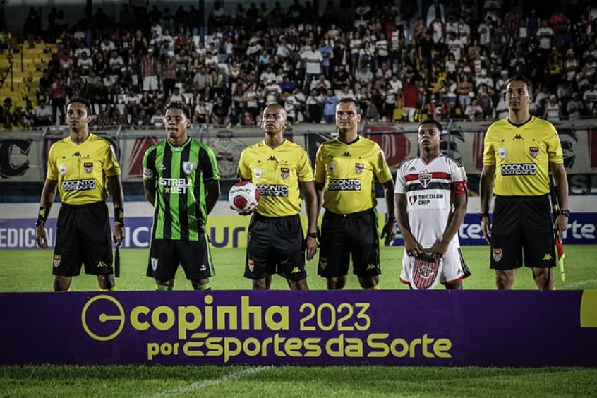 São Paulo é derrotado pelo América-MG e se despede da Copinha