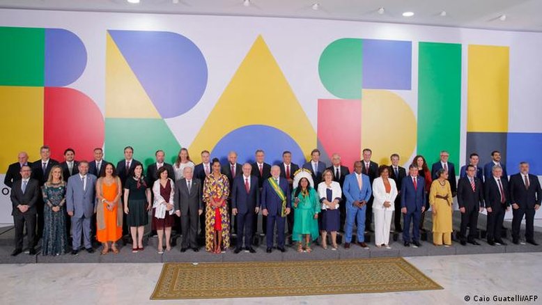 Aumento do número de ministérios significa mais gastos?
