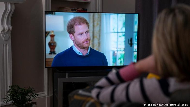 Príncipe Harry acusa imprensa de semear a discórdia na família real
