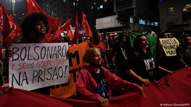 'Sem anistia!': Milhares de pessoas vão às ruas pelo Brasil em defesa da democracia