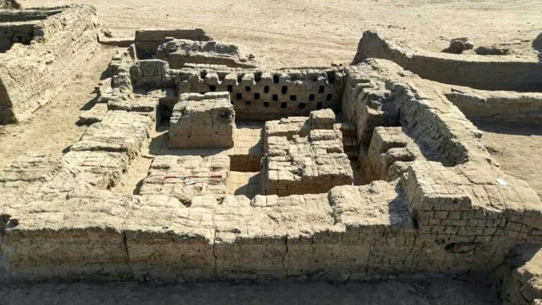 Egito anuncia descoberta de 