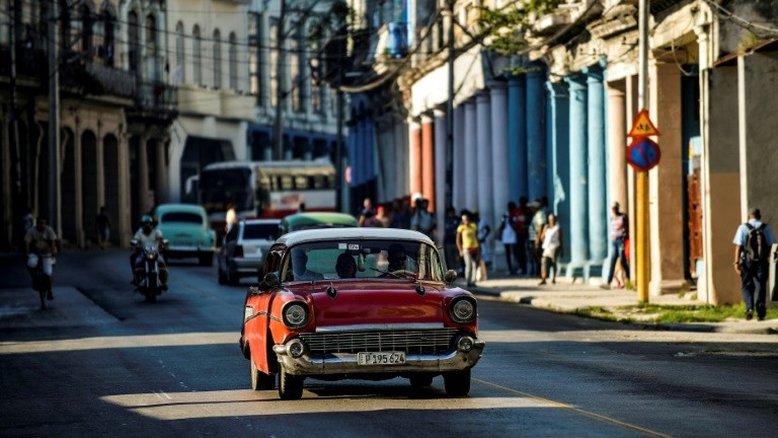 Especialistas em Miami atribuem crise em Cuba à 'elite da máfia' no poder