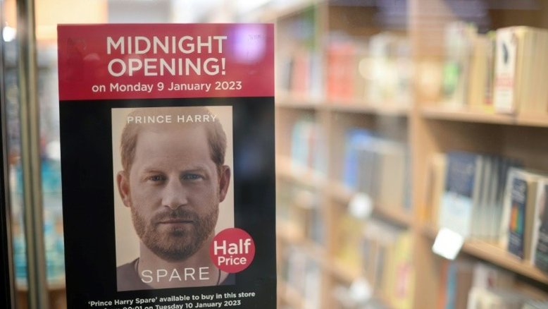 Príncipe Harry defende suas polêmicas memórias na televisão