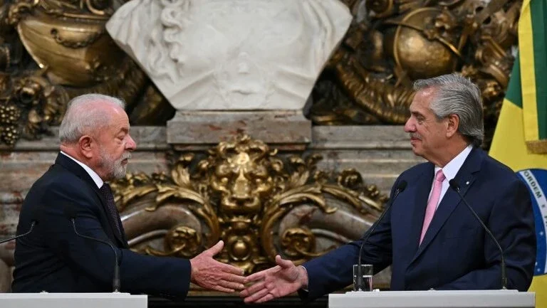 Presidente argentino acusa direita 