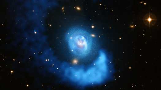 Vastas nuvens de gás quente estão se movendo para frente e para trás em Abell 2052, um aglomerado de galáxias localizado a cerca de 480 milhões de anos-luz da Terra, na direção da Constelação de Serpens. Os dados de raios-X (azul) mostram o gás quente neste sistema dinâmico e os dados ópticos (dourado) mostram as galáxias. O gás quente e brilhante em raios-X tem uma temperatura média de cerca de 30 milhões de graus. A estrutura espiral em gás quente cerca a galáxia elíptica gigante ao centro. Esta espiral foi criada quando um pequeno aglomerado de galáxias colidiu com um maior, localizado em volta da galáxia
