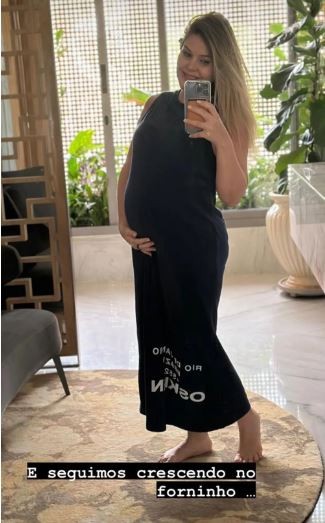 Viúva de Leandro, da dupla com Leonardo, posta foto da barriga de gravidez