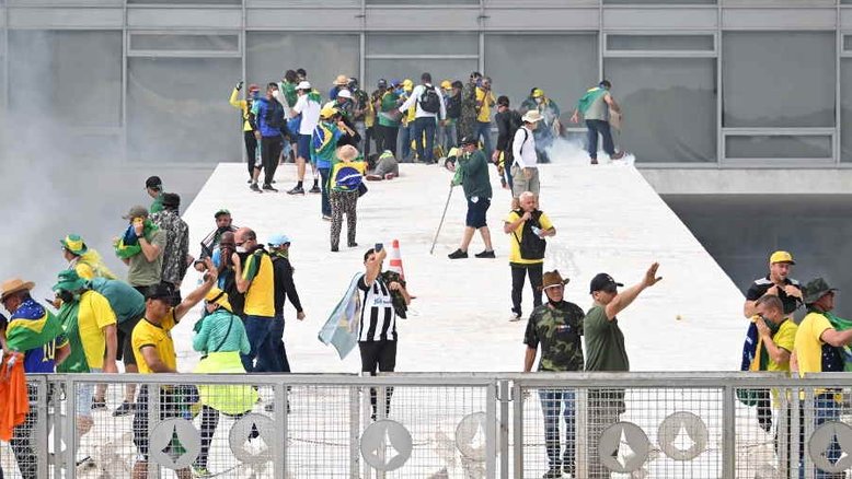 Ação já contra golpistas e omissões