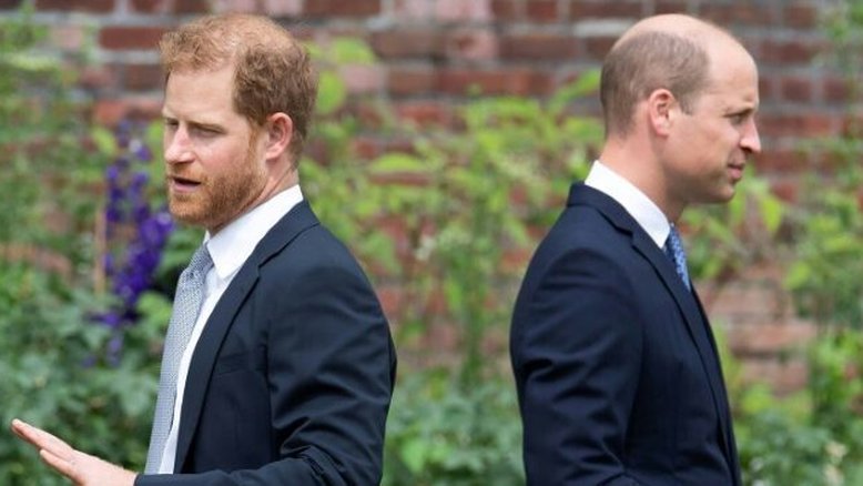 Com coroação de Charles III próxima, brigas entre William e Harry preocupam Palácio
