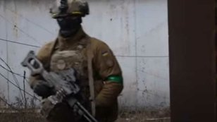 Soldado ucraniano pede pressa na entrega de armas: "Posso morrer aqui"