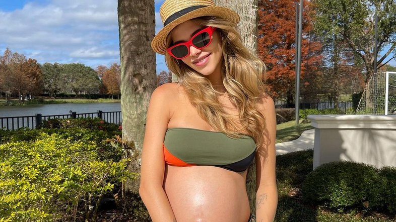 Carol Dias exibe barriga de 31 semanas de gravidez