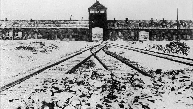 Rússia é excluída de comemoração da libertação do campo nazista de Auschwitz