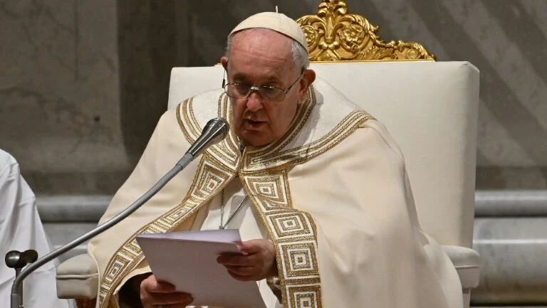 Vaticano divulga primeiras imagens do corpo de Bento XVI