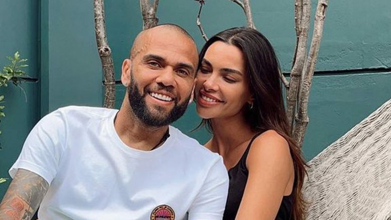 Mulher de Daniel Alves desiste da separação e volta a morar na casa em Barcelona, diz TV