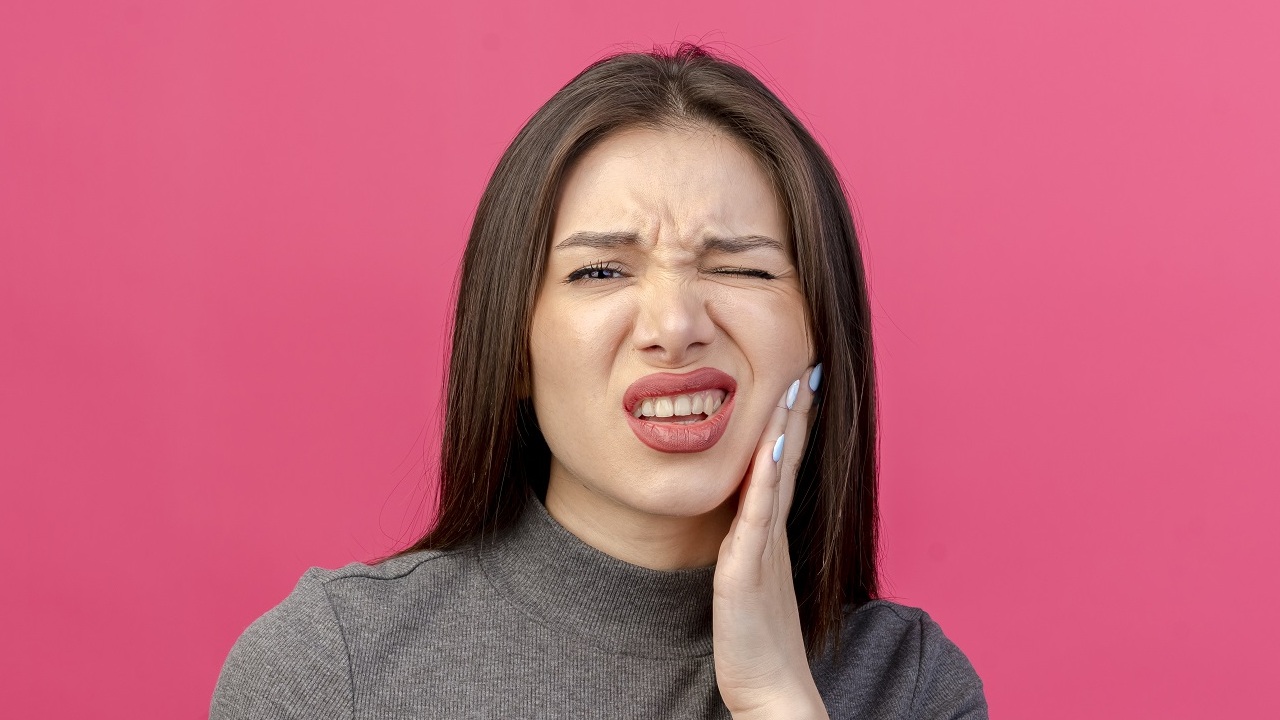 Dentes sensíveis: como amenizar a dor e prevenir as causas