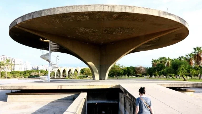 Feira idealizada por Niemeyer no Líbano entra na lista de Patrimônio Mundial da Unesco em perigo