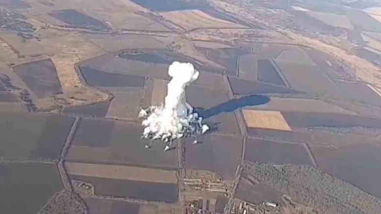 Vídeo mostra grande explosão depois de bateria antiaérea ser destruída na Ucrânia