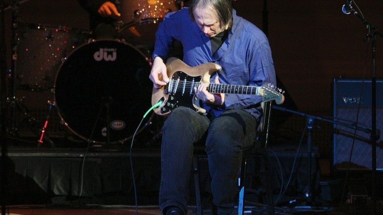 Tom Verlaine, líder da banda punk Television, morre aos 73 anos